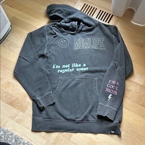 Gray 'Mom Life' Hoodie